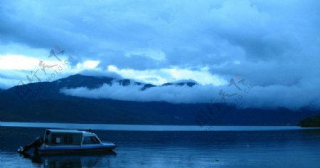 泸沽湖早晨图片