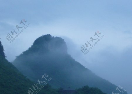 桂林雾障尧山图片