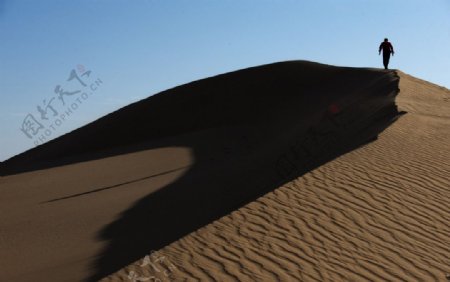 沙漠人丹巴吉林沙漠图片