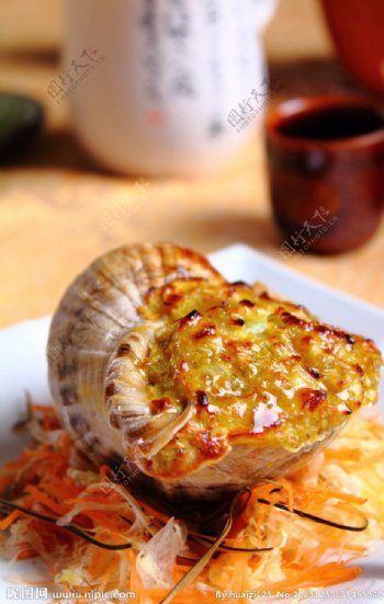 格兰鲜蟹肉焗酿响螺图片