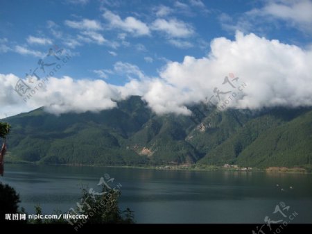 碧水云天泸沽湖图片