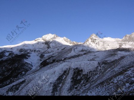 户外雪山图片