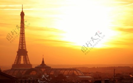 黄昏的巴黎铁塔图片