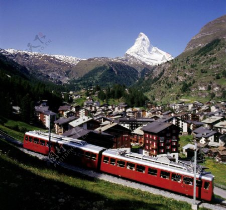 瑞士策马特阿尔卑斯山山谷小镇图片