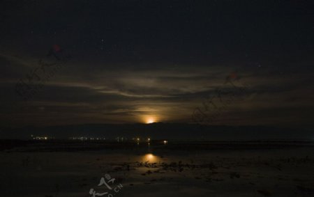 月落茵莱湖图片