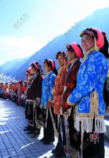 四川阿坝州金川藏族妇女服饰图片