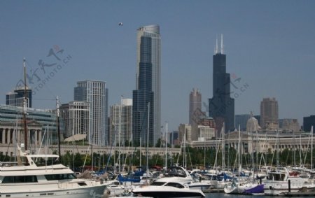 芝加哥城市高楼密歇根湖游船图片