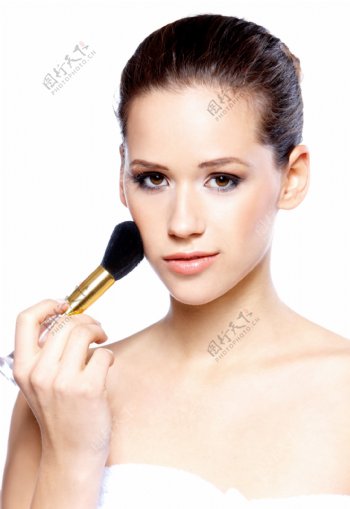 化妆打扮美容的女人图片