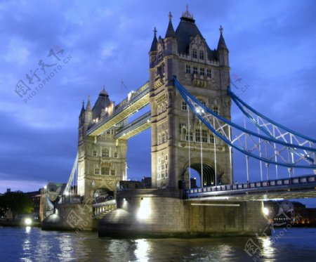 伦敦塔桥夜景图片