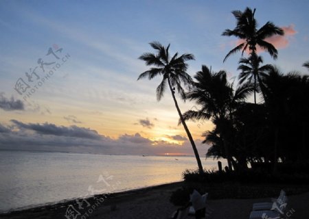斐济瓦奴瓦岛黄昏时分海边风光图片