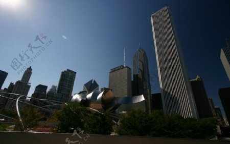 芝加哥千禧公园周围的高楼建筑图片