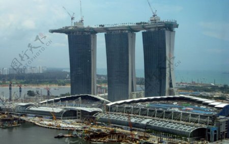 新加坡滨海湾拔地而起的高楼图片