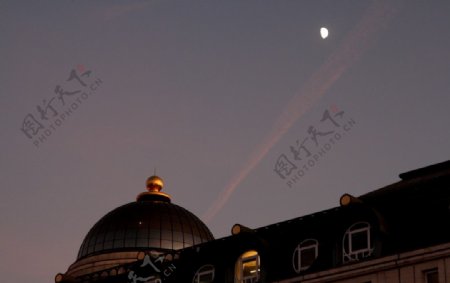 英国伦敦黄昏时分的夜空图片