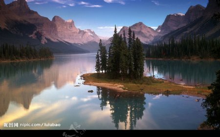 加拿大杰士伯国家公园玛琳湖图片