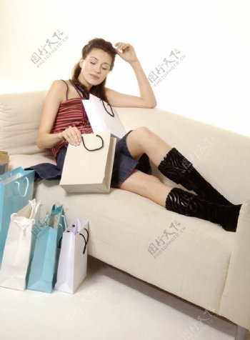 女性购物图片