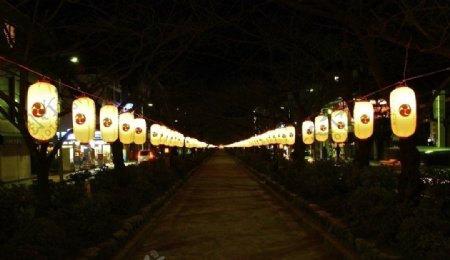 街边的日本灯笼图片