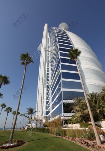 迪拜棕榈岛海滩旁的酒店图片