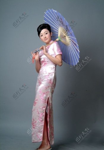 美女旗袍纸伞写真图片
