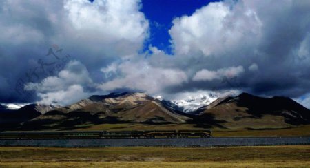 火车去西藏雪山图片