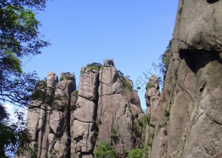 美丽石头山风景图片