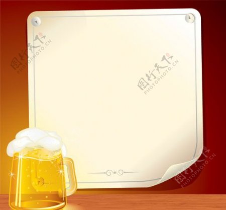 啤酒杯与贴纸图片