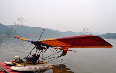林皋湖水上滑翔机图片