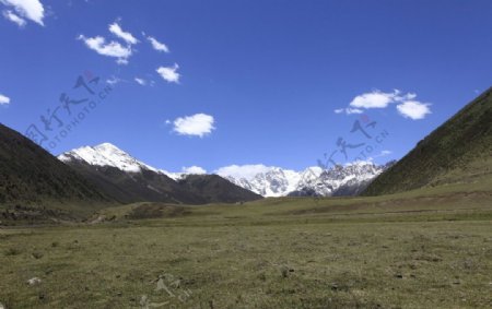 西藏风景大草原蓝天白云图片