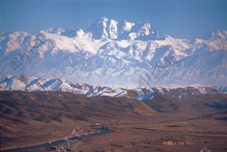 新疆博格达峰图片