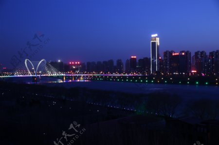 三好桥夜景图片