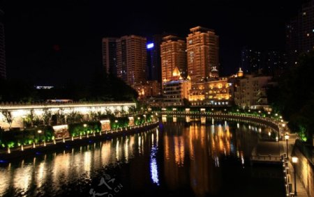 河堤之夜图片