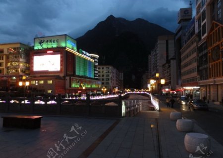 唐定城夜景图片