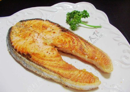 香煎鲑鱼图片