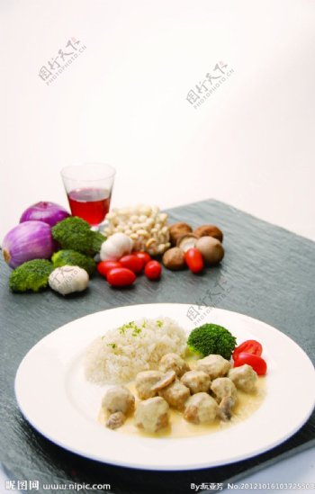 瑞典蘑菇肉丸饭图片
