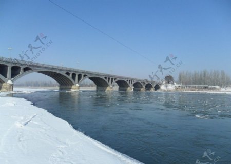 伊犁河大桥之冬图片