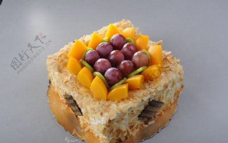 水果嘉年华方形生日蛋糕图片