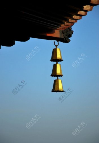 雷峰塔上的铃铛图片