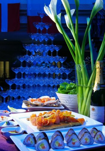 香槟塔和三文鱼图片