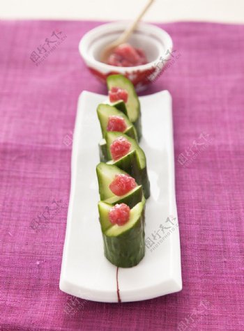 黄瓜寿司图片