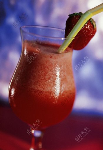 草莓果汁沙冰图片