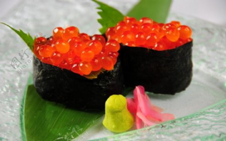 三文鱼子寿司图片