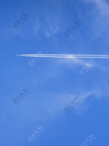 两条直线飞机云图片