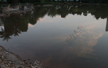 池边风景图片