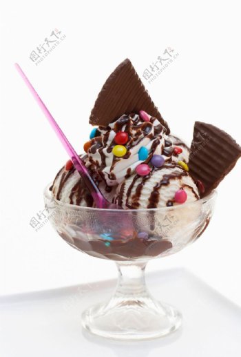 巧克力冰淇淋淋酱图片