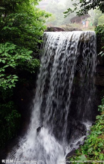 塔山森林公园瀑布图片