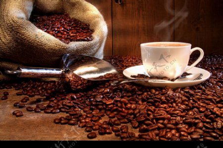 美味咖啡和咖啡豆图片
