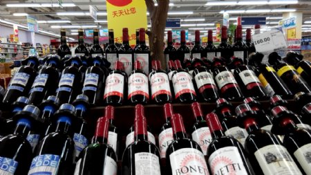 超市进口红酒葡萄酒图片