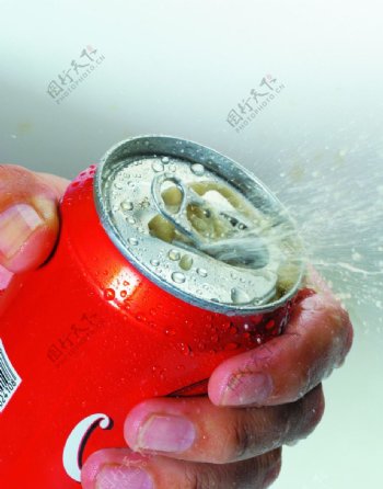 可乐开盖易拉罐图片