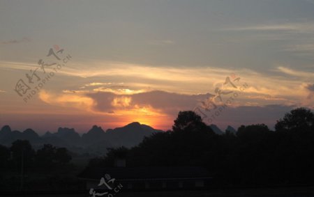 山脉夕阳图片