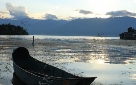 洱海渔舟图片