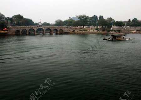 江上石桥图片